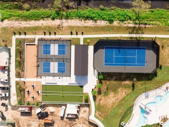 Building Photo - 2135 Salinas Dr