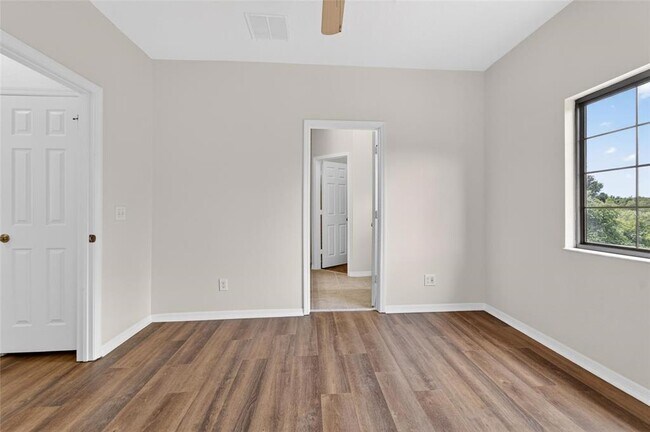 Building Photo - 30132 Mossbank Dr