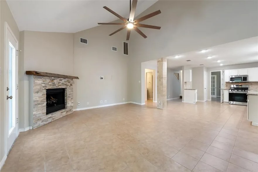 Building Photo - 5042 Cleves St