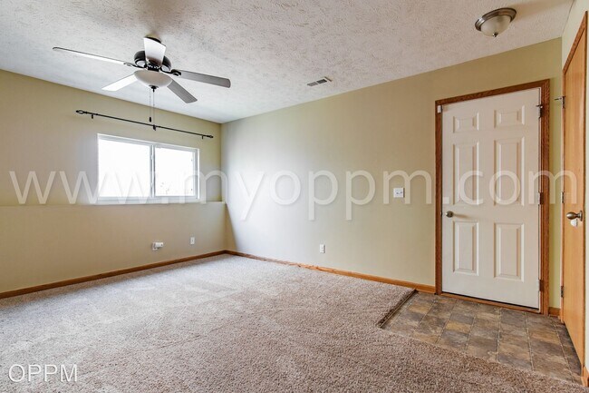 Building Photo - 4 br, 2 bath House - 14457 Jardine St