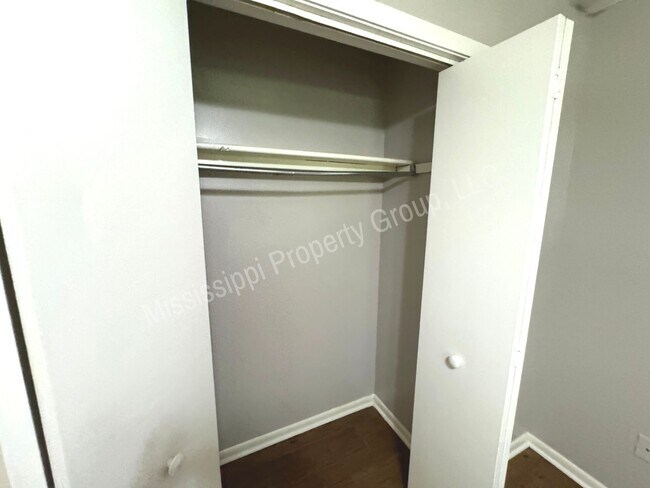 Building Photo - 3BR/2BA Home