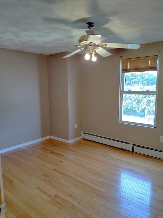 Building Photo - ****Cranston West/Stonehill - Single Famil...