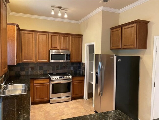 Building Photo - 2670 Crazyhorse Pass