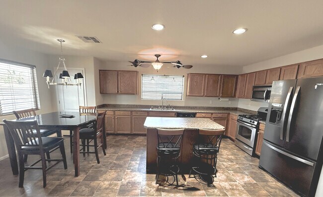 Building Photo - 1504 E Leslie Ave