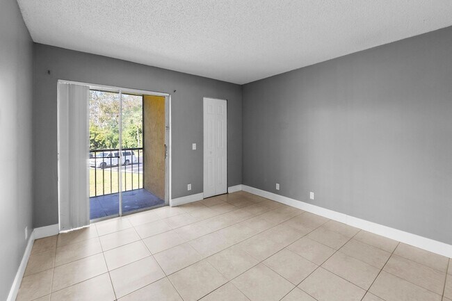 Building Photo - 818 Meadows Cir