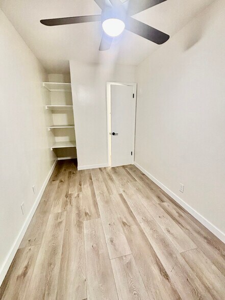 Building Photo - 2488 Beachwood Dr