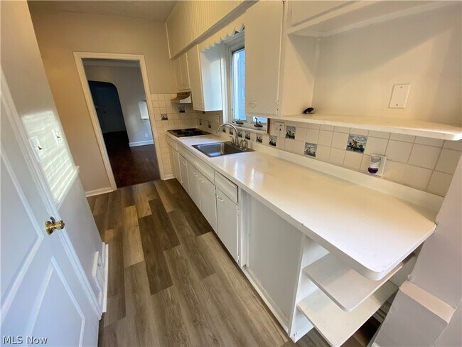 Building Photo - 1478 Sherbrook Rd