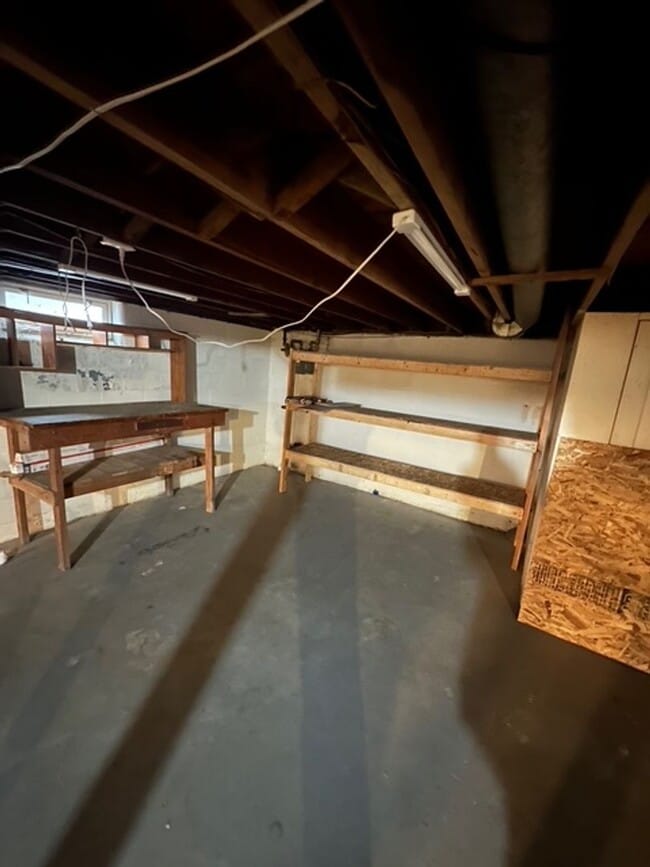 Building Photo - 11 Hedge St