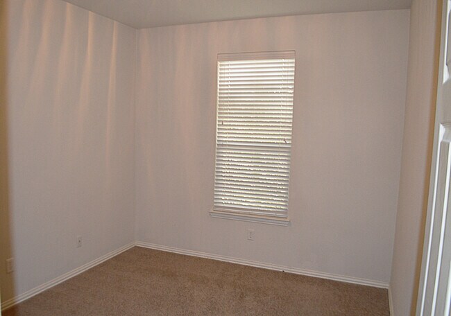 Building Photo - Spacious 2 Story Home in Weatherford Texas