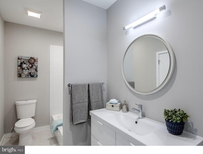 Building Photo - 1842 E Cumberland St