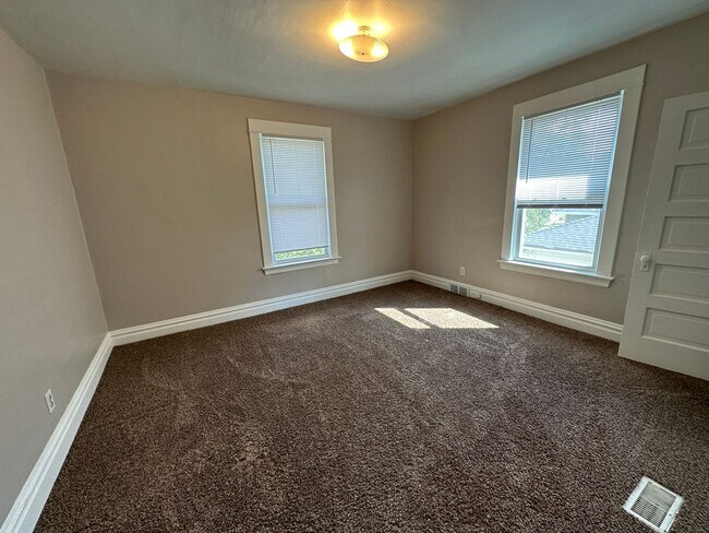 Building Photo - 1591 Plainfield Ave NE