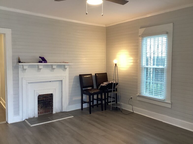 Building Photo - 1050 N Clarke St