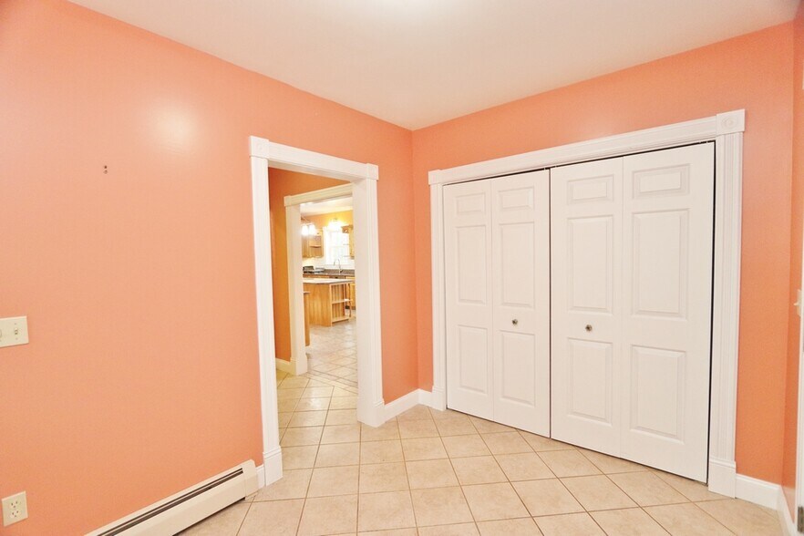 Building Photo - 21 Longmeadow Dr