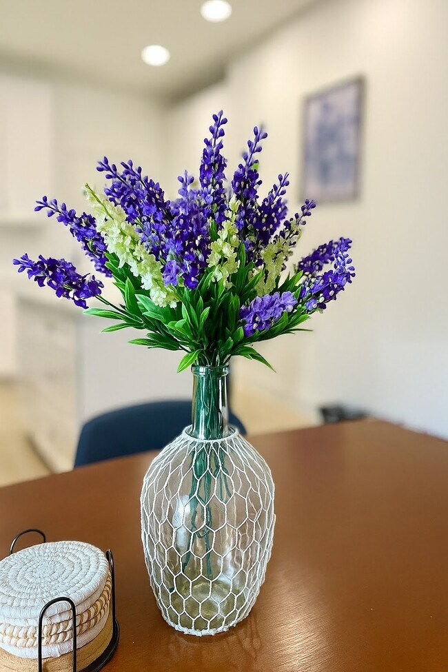 Building Photo - 716 Cathedral Pl