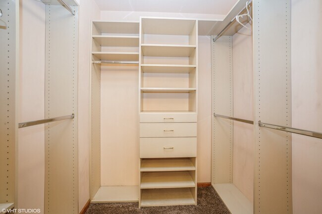 Building Photo - 583 W Parkside Dr