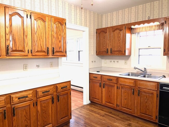 Building Photo - 1322 Lake Ave