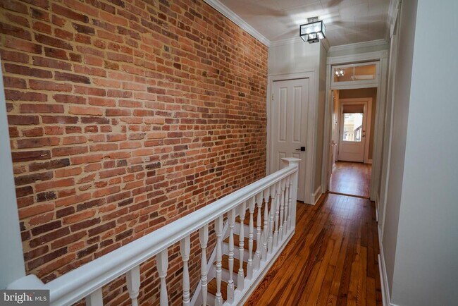 Building Photo - 713 S Linwood Ave