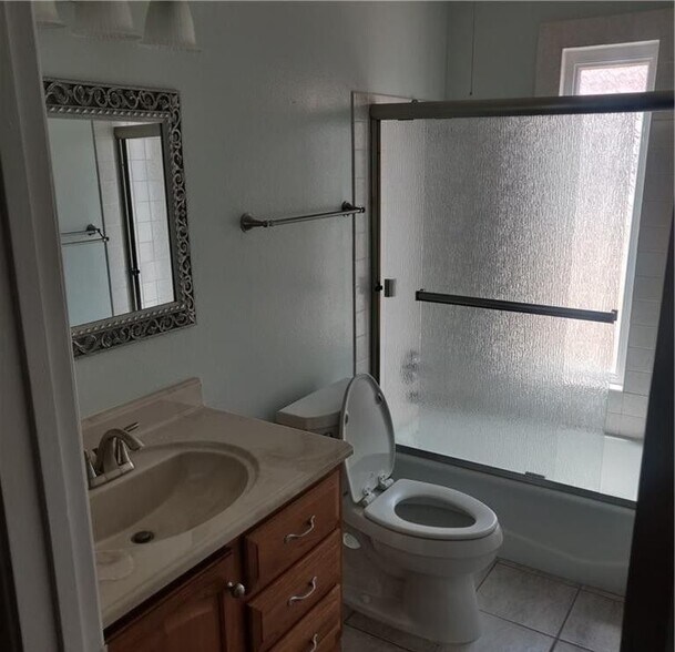 Building Photo - 1955 Silver Oak Way