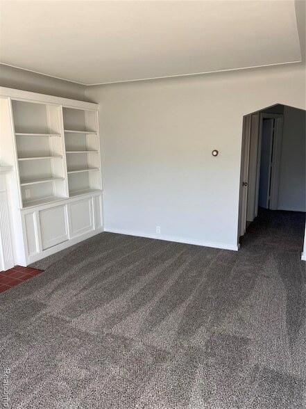 Building Photo - 15161 Sprenger Ave