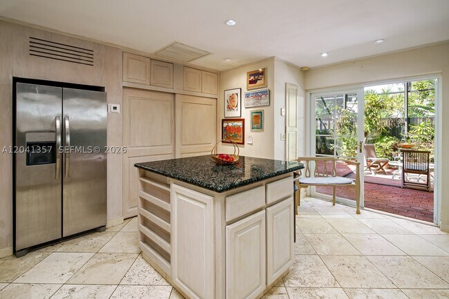 Building Photo - 3441 Poinciana Ave