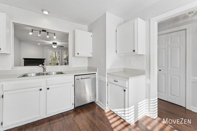 Building Photo - 134 Sanair Ct