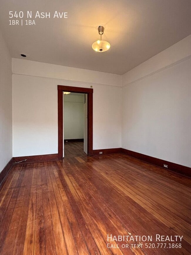 Building Photo - 540 N Ash Ave