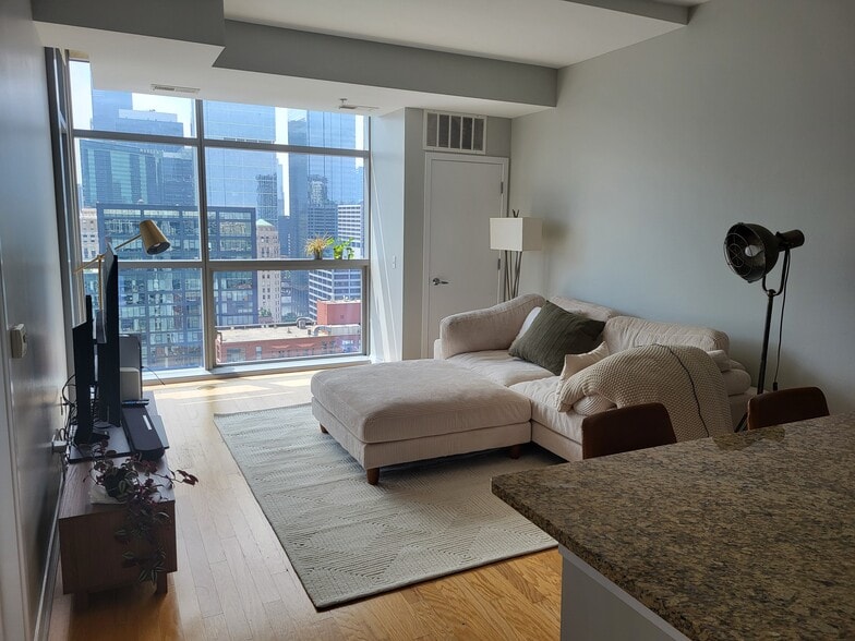 Building Photo - 303 W Ohio St