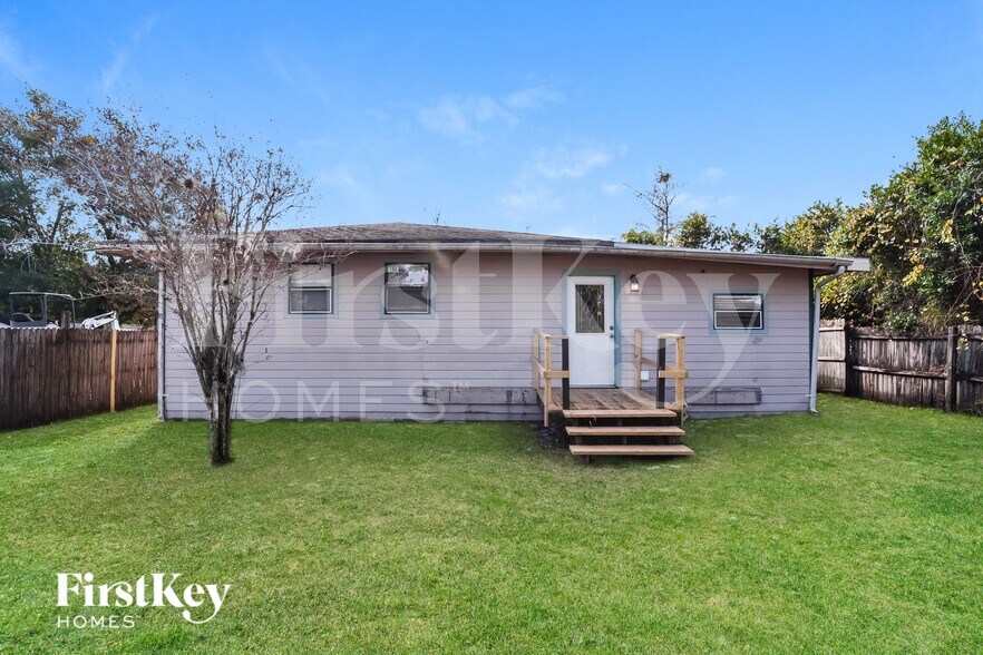 Building Photo - 10070 Harris Ave