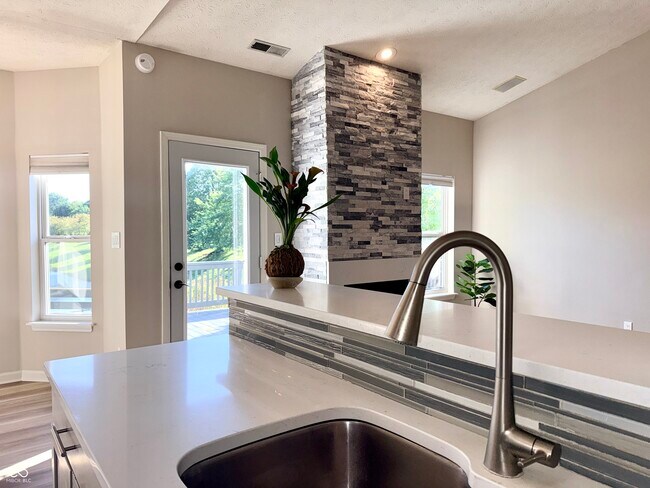Building Photo - 13926 Forum Meadows Dr