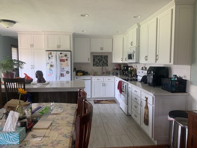 Building Photo - Ranch style home on acreage in SE Lincoln