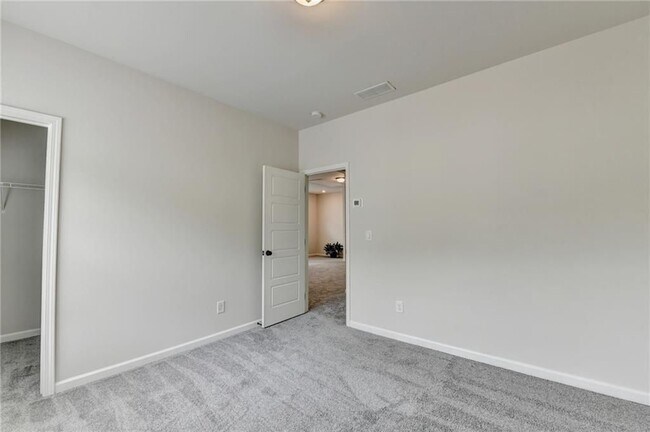 Building Photo - 1854 Westfall Lndg