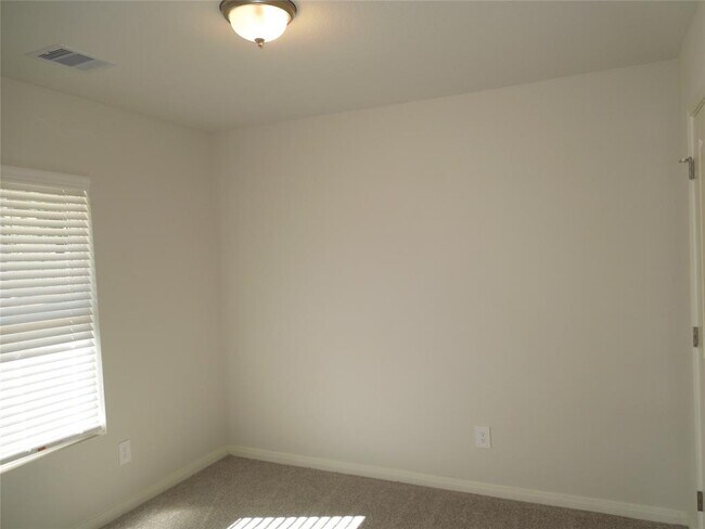 Building Photo - 266 Bluebonnet-