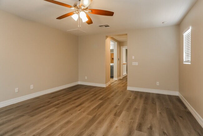 Building Photo - 5809 Magic Oak St