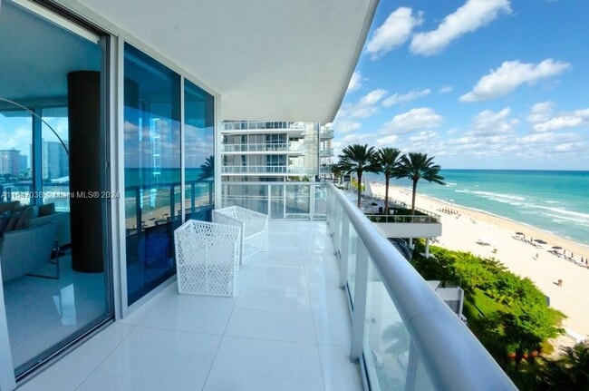 Building Photo - 17001 Collins Ave