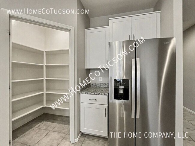 Building Photo - 7140 S Via Gaucho Viejo