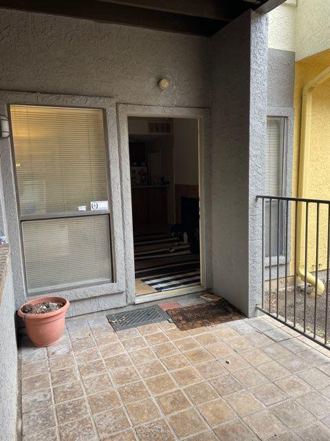 Building Photo - 806 W 24th St