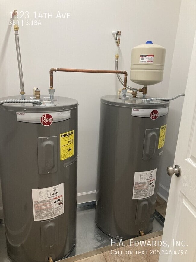 Building Photo - 1323 14th Ave