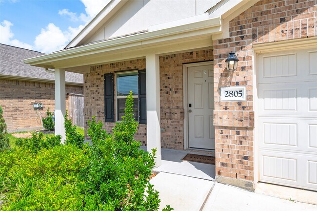 Building Photo - 2805 Fountain Wds Dr
