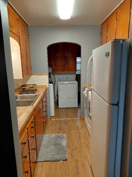 Building Photo - 339 6th Ave N