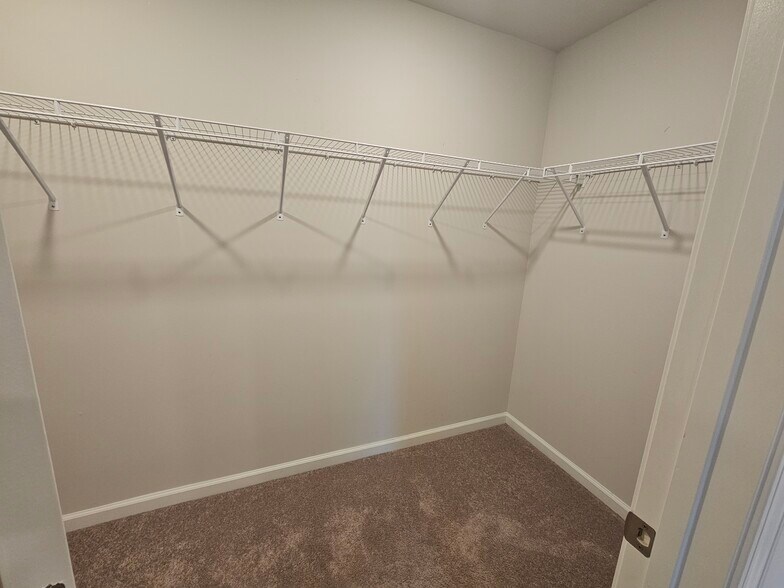 Building Photo - 7566 Knightbell Cir