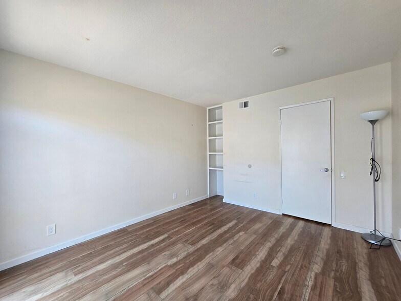 Building Photo - 25671 Le Parc