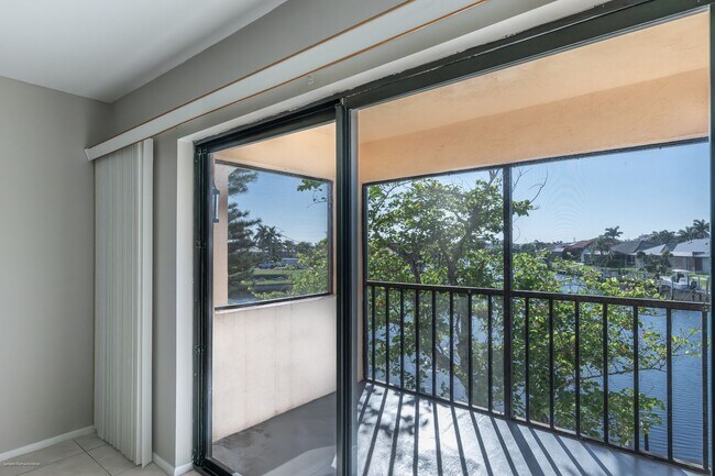 Building Photo - DRASTIC PRICE DROP!! WATERFRONT- 2-BEDROOMS, 2-BATH- PUNTA GORDA ISLES