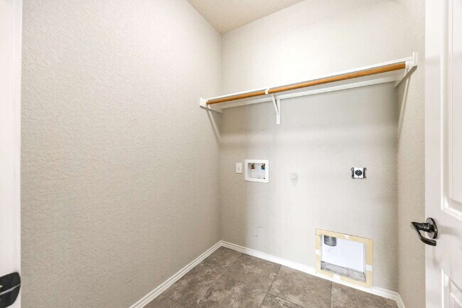 Building Photo - 209 Rawhide Way