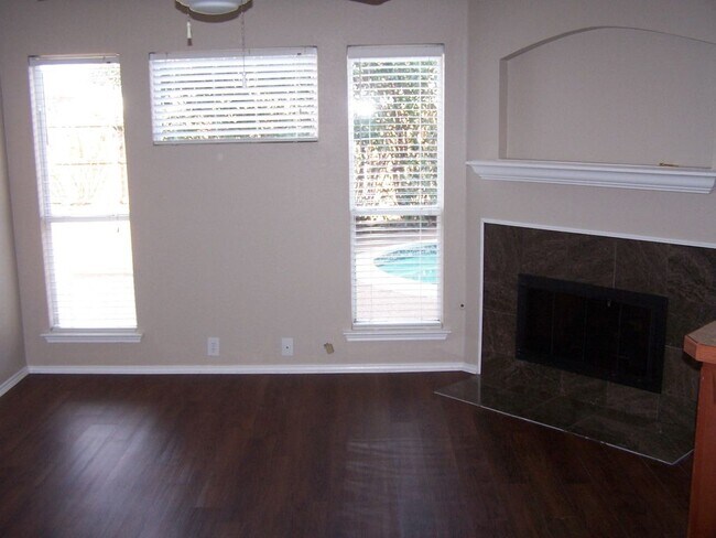 Building Photo - 311 Plantation Oak Ave