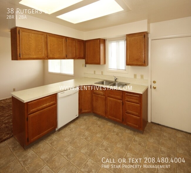 Building Photo - 38 Rutgers St