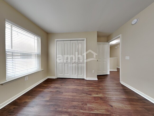 Building Photo - 60 Summer Hill Way