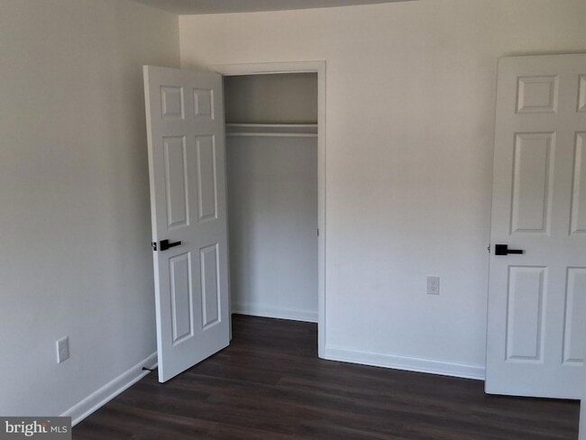 Building Photo - 14874 Emberdale Dr