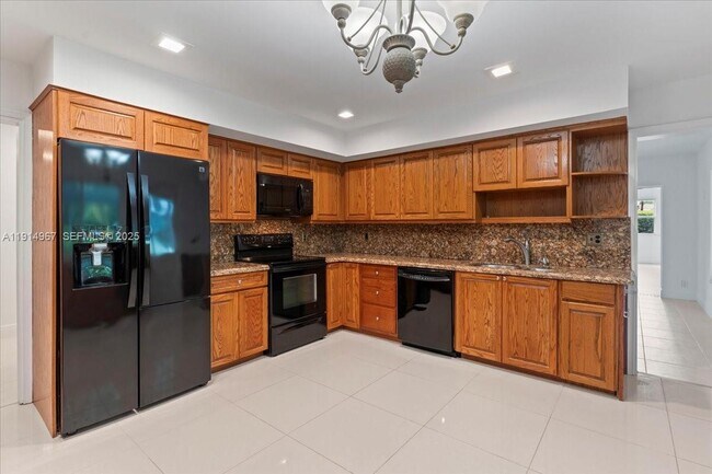 Building Photo - 1961 NE 188th St