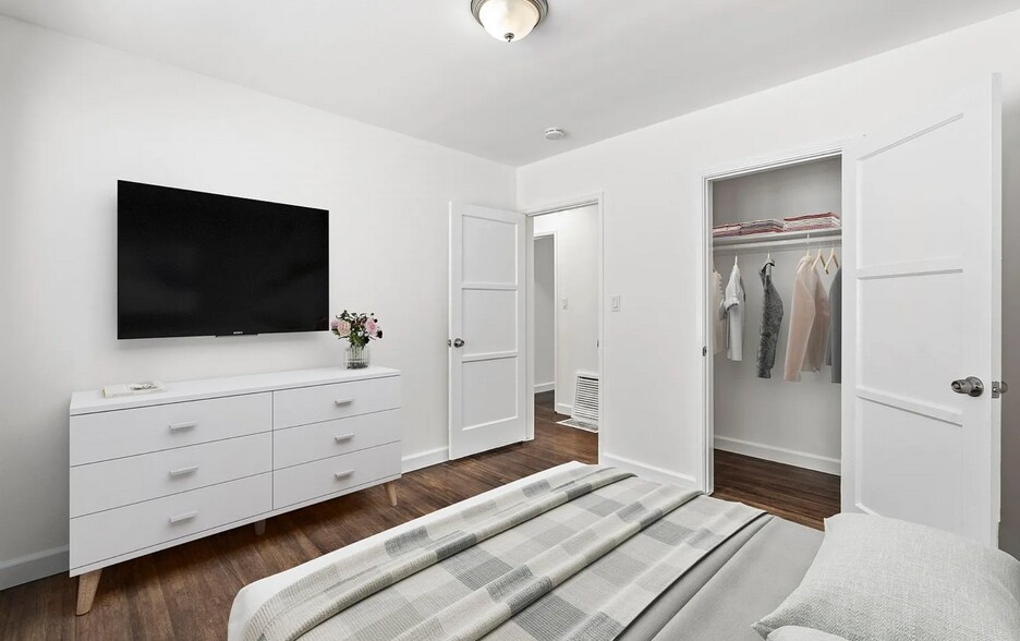 Building Photo - 5427 Kinston Ave