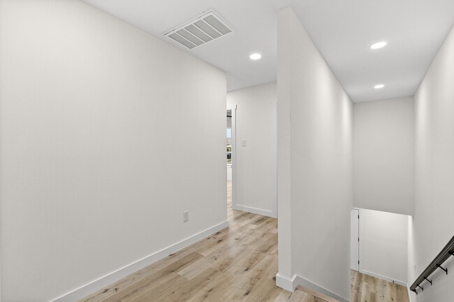 Building Photo - 516 Paso Fino St
